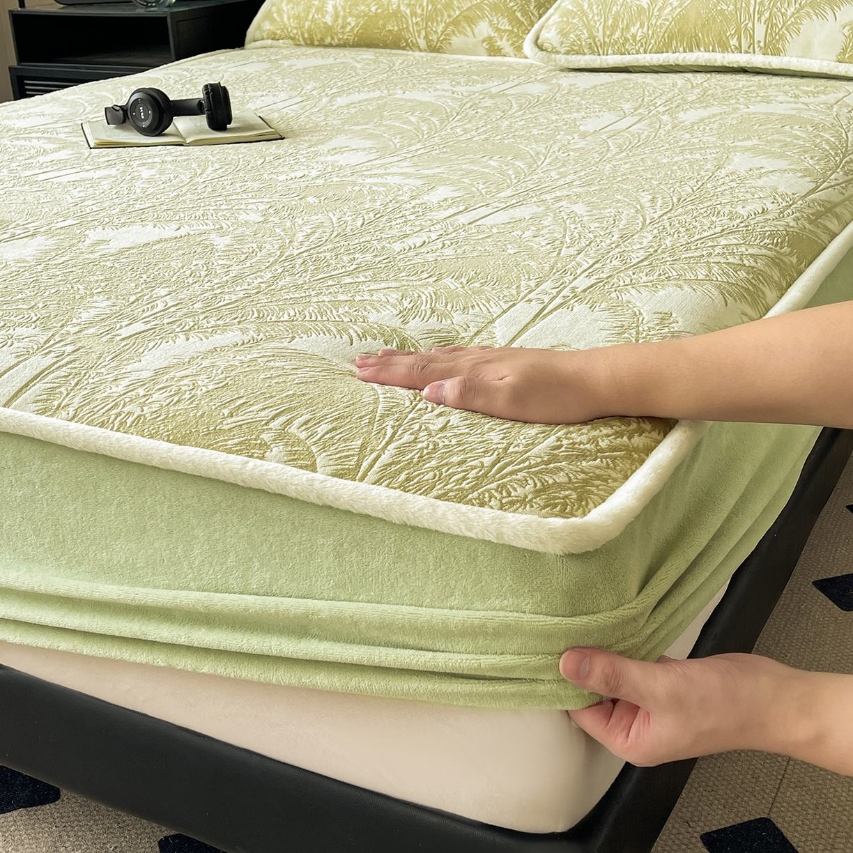 91家纺网 家纺一手货源 找家纺 极简 2025新款雕花牛奶绒床笠-欧曼系列 欧曼-美丽绿