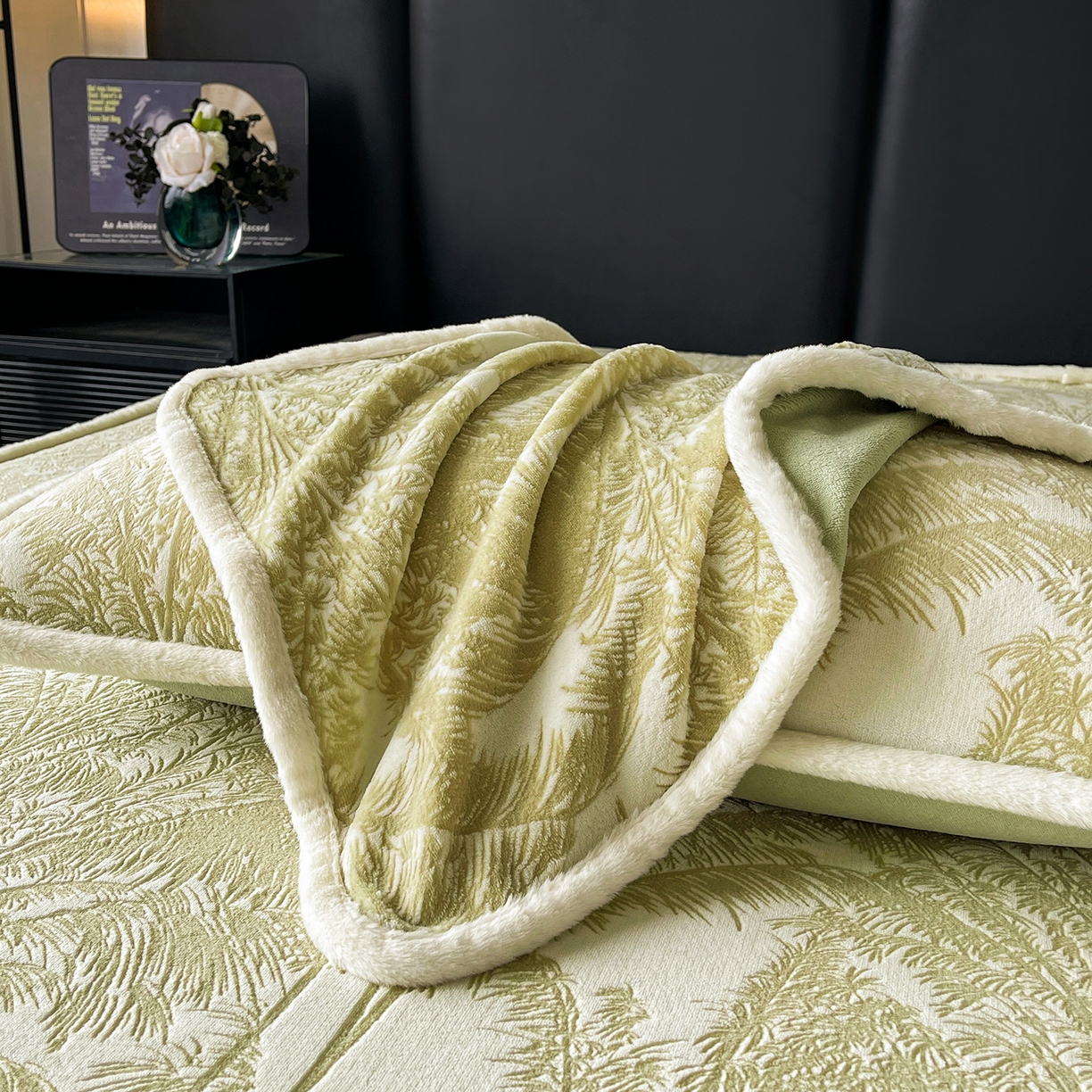 91家纺网 家纺一手货源 找家纺 极简 2025新款雕花牛奶绒床笠-欧曼系列 欧曼-美丽绿