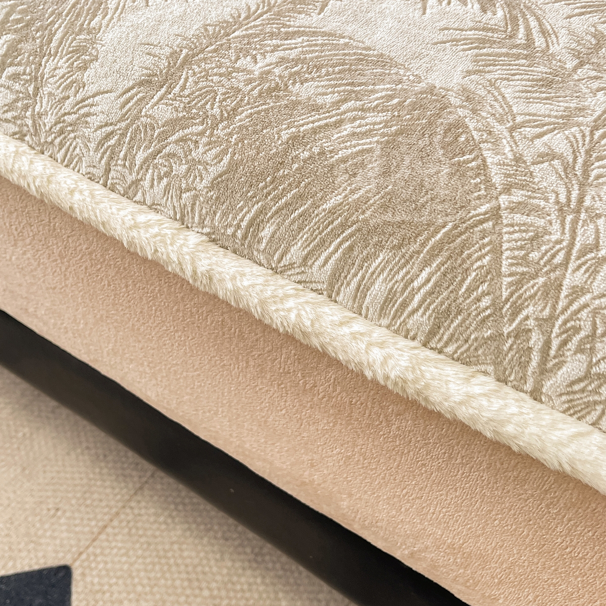 91家纺网 家纺一手货源 找家纺 极简 2025新款雕花牛奶绒床笠-欧曼系列 欧曼-浅咖