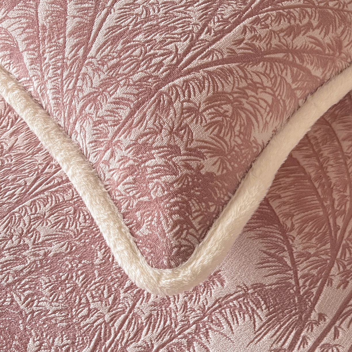 91家纺网 家纺一手货源 找家纺 （总）极简 2025新款雕花牛奶绒床笠-欧曼系列