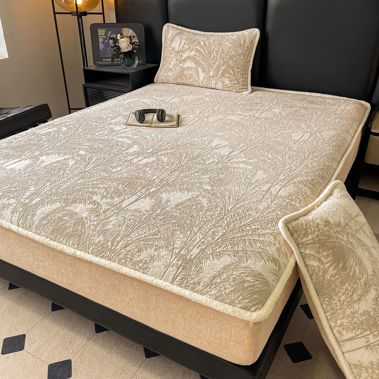 91家纺网 家纺一手货源 找家纺 极简 2025新款雕花牛奶绒床笠-欧曼系列 欧曼-浅咖