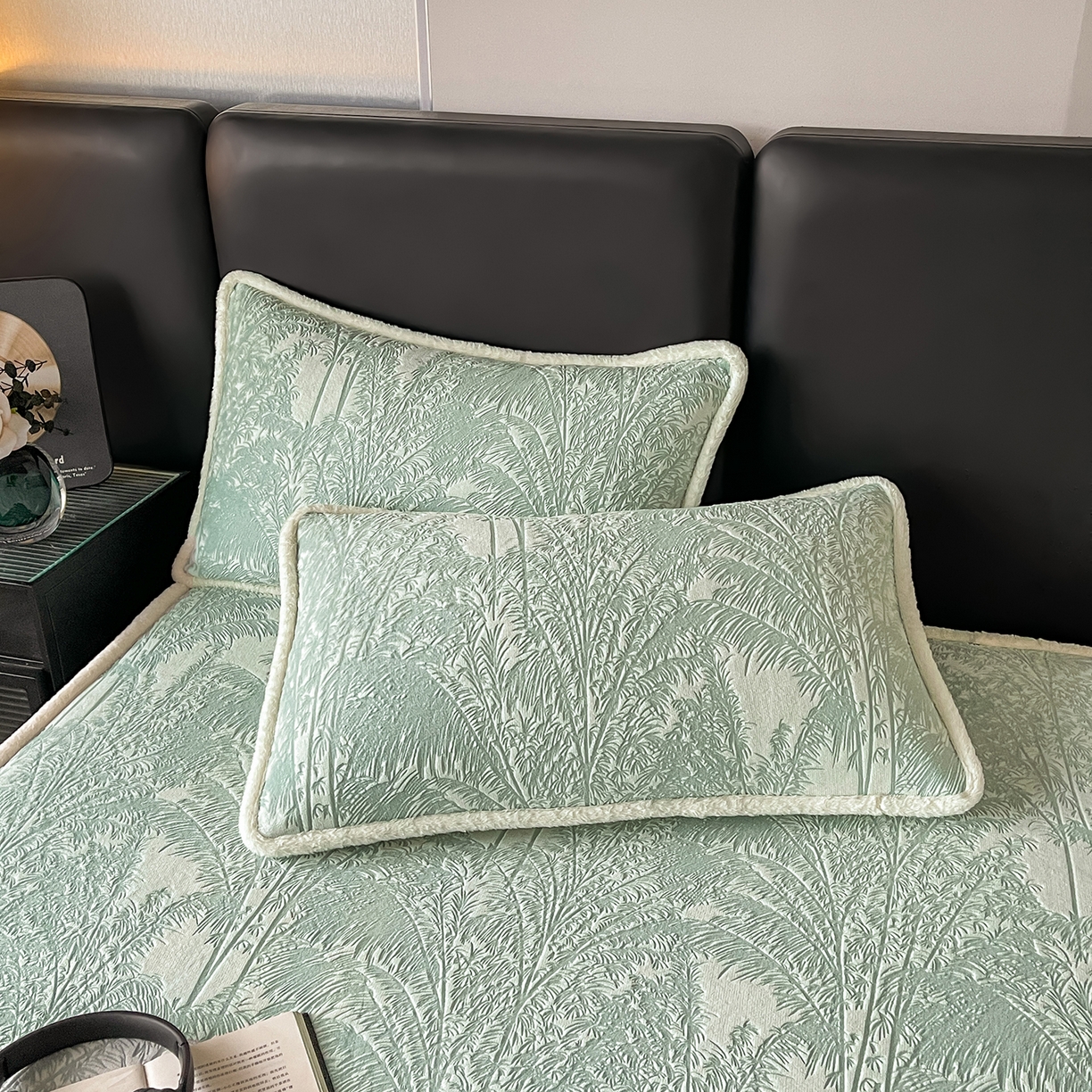 91家纺网 家纺一手货源 找家纺 极简 2025新款雕花牛奶绒床笠-欧曼系列 欧曼-湖兰