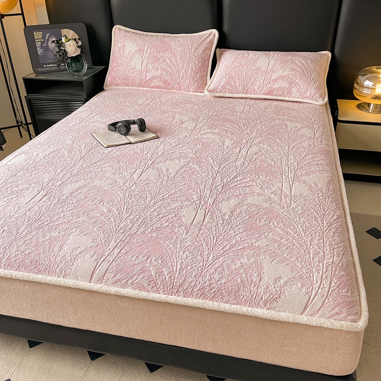 91家纺网 家纺一手货源 找家纺 极简 2025新款雕花牛奶绒床笠-欧曼系列 欧曼-藕粉