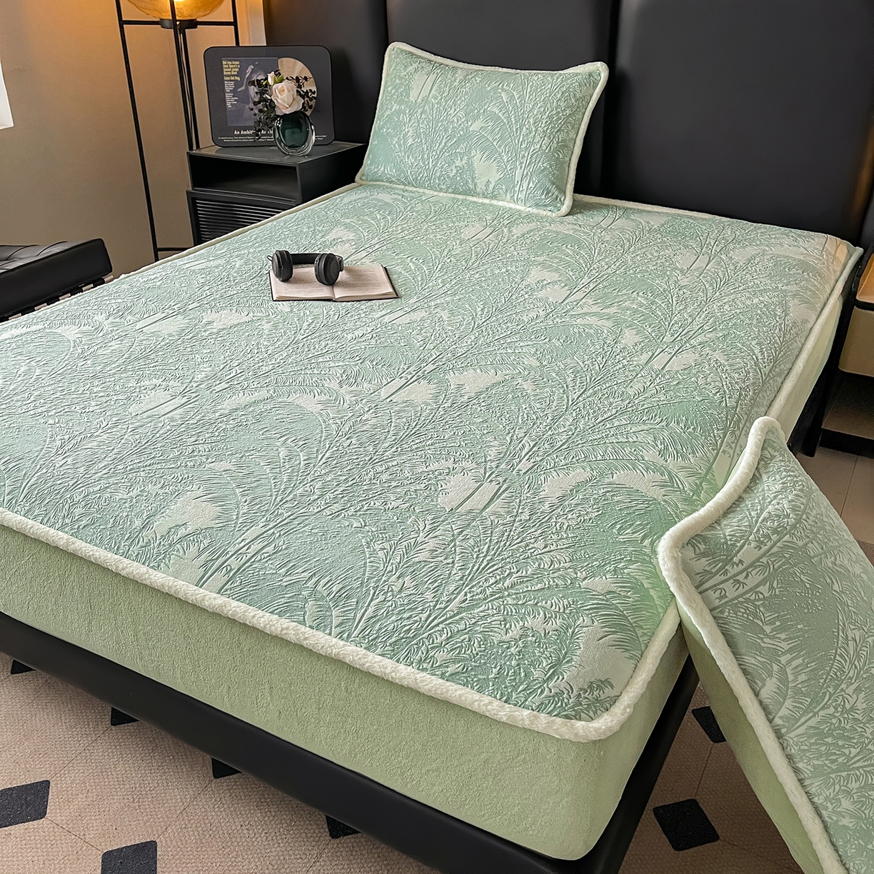 91家纺网 家纺一手货源 找家纺 极简 2025新款雕花牛奶绒床笠-欧曼系列 欧曼-湖兰