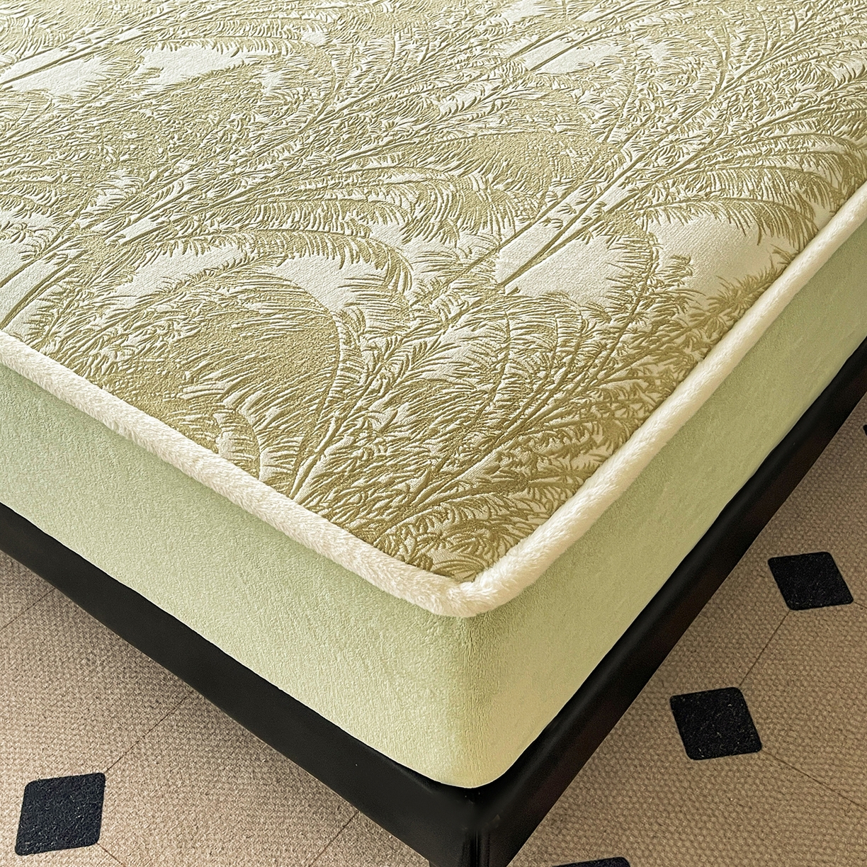 91家纺网 家纺一手货源 找家纺 极简 2025新款雕花牛奶绒床笠-欧曼系列 欧曼-美丽绿