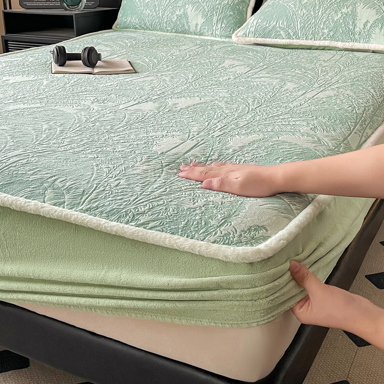 91家纺网 家纺一手货源 找家纺 极简 2025新款雕花牛奶绒床笠-欧曼系列 欧曼-湖兰