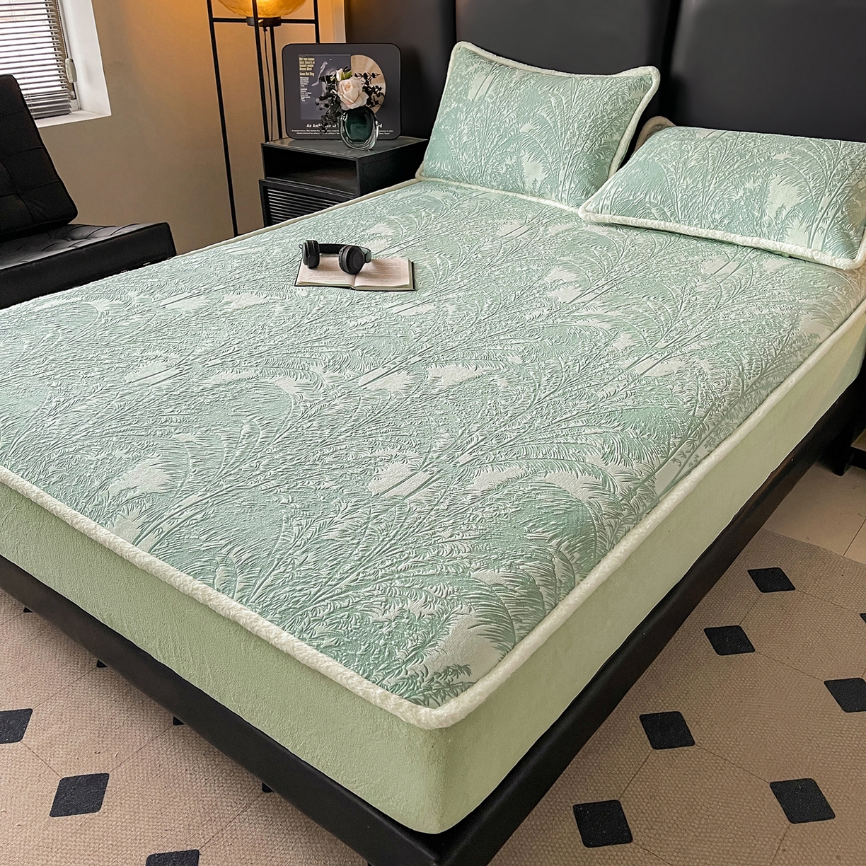 91家纺网 家纺一手货源 找家纺 极简 2025新款雕花牛奶绒床笠-欧曼系列 欧曼-湖兰