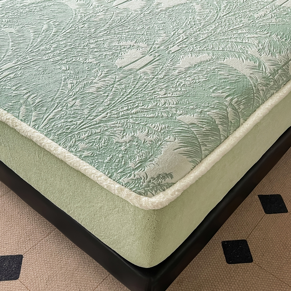 91家纺网 家纺一手货源 找家纺 极简 2025新款雕花牛奶绒床笠-欧曼系列 欧曼-湖兰