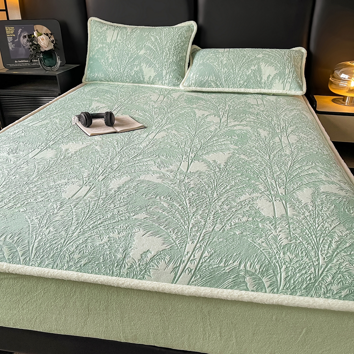 91家纺网 家纺一手货源 找家纺 极简 2025新款雕花牛奶绒床笠-欧曼系列 欧曼-湖兰