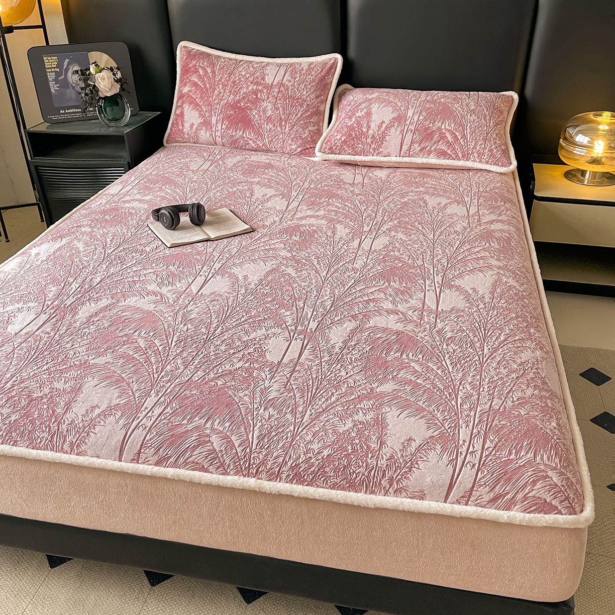 91家纺网 家纺一手货源 找家纺 极简 2025新款雕花牛奶绒床笠-欧曼系列 欧曼-豆蔻紫