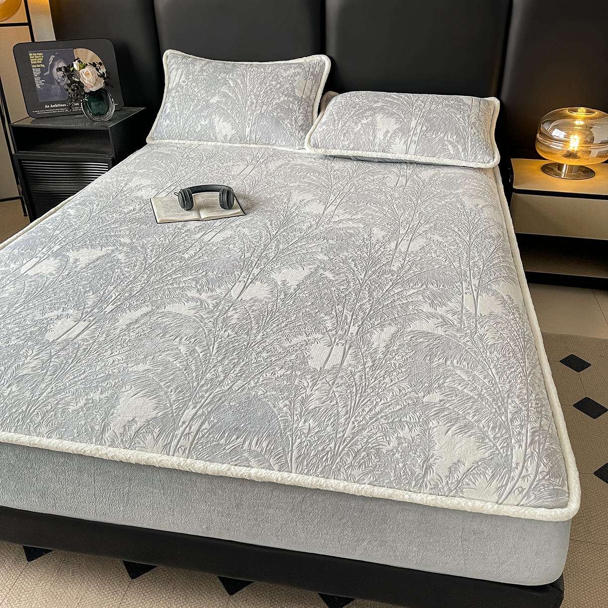 91家纺网 家纺一手货源 找家纺 极简 2025新款雕花牛奶绒床笠-欧曼系列 欧曼-精致灰