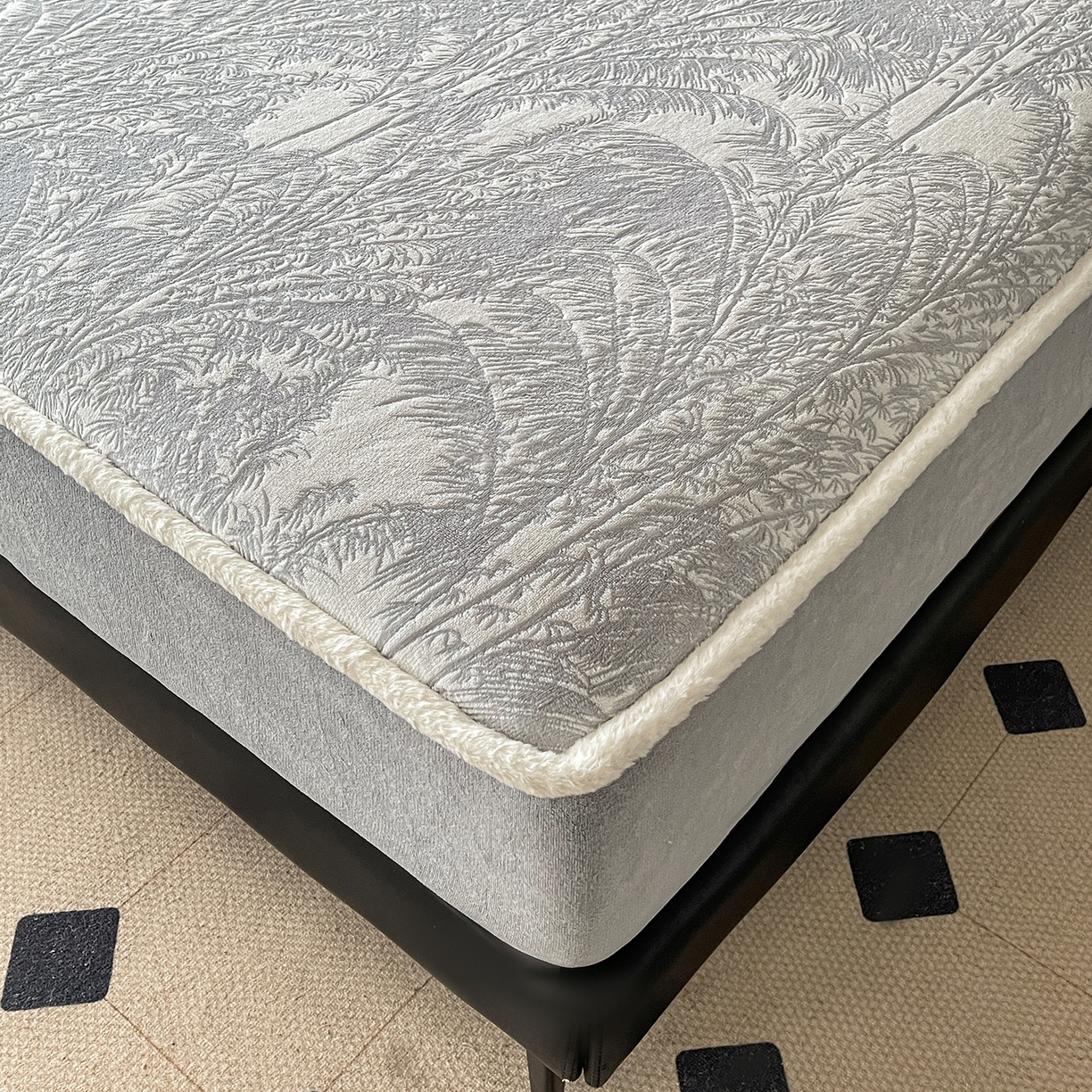 极简 2025新款雕花牛奶绒床笠-欧曼系列 欧曼-精致灰