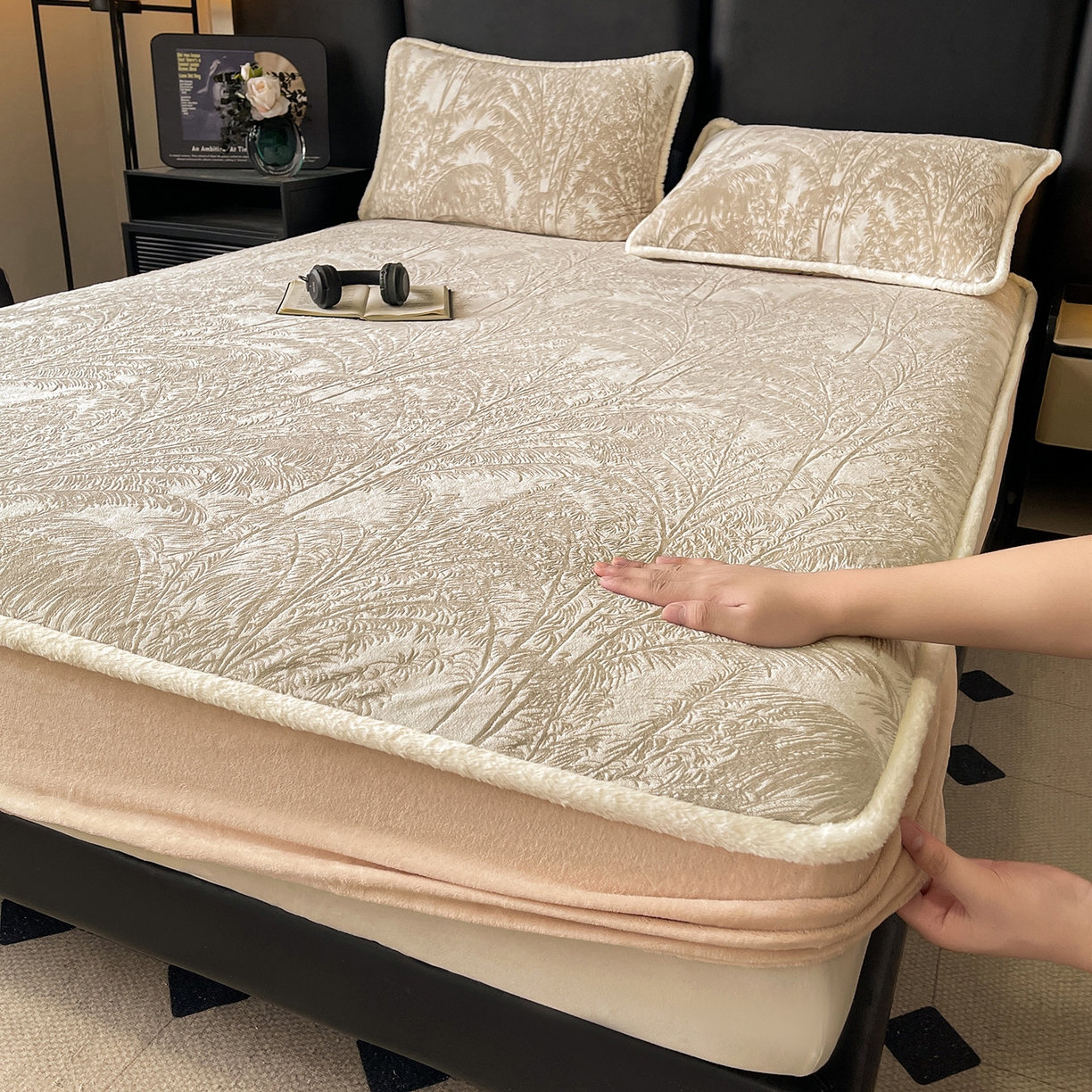 91家纺网 家纺一手货源 找家纺 极简 2025新款雕花牛奶绒床笠-欧曼系列 欧曼-浅咖