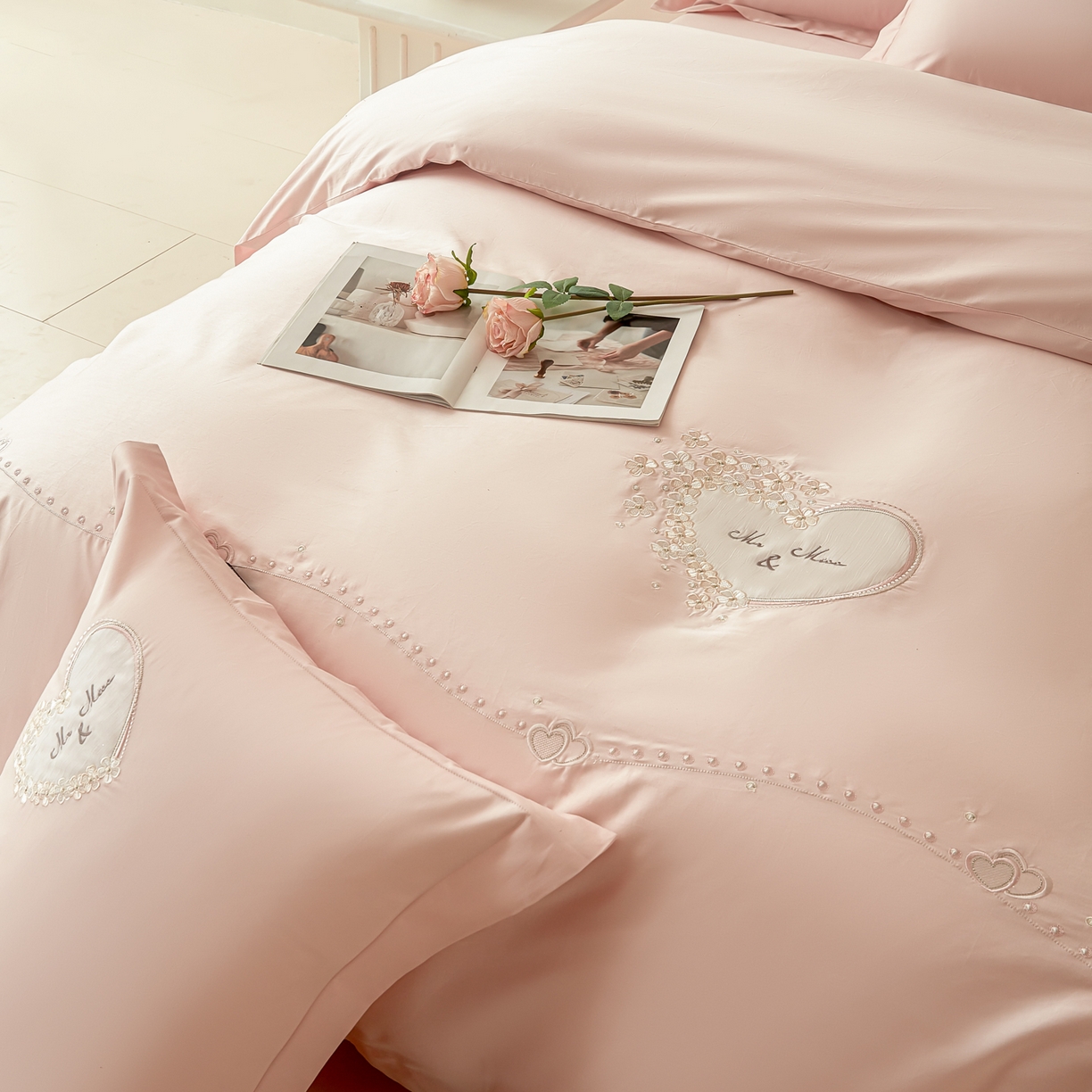 91家纺网 家纺一手货源 找家纺 洺兰家居 2025年新款新疆长绒棉100支刺绣款绣花四件套 小确幸 小确幸-粉