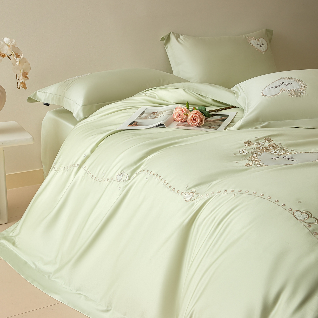 91家纺网 家纺一手货源 找家纺 洺兰家居 2025年新款新疆长绒棉100支刺绣款绣花四件套 小确幸 小确幸-绿