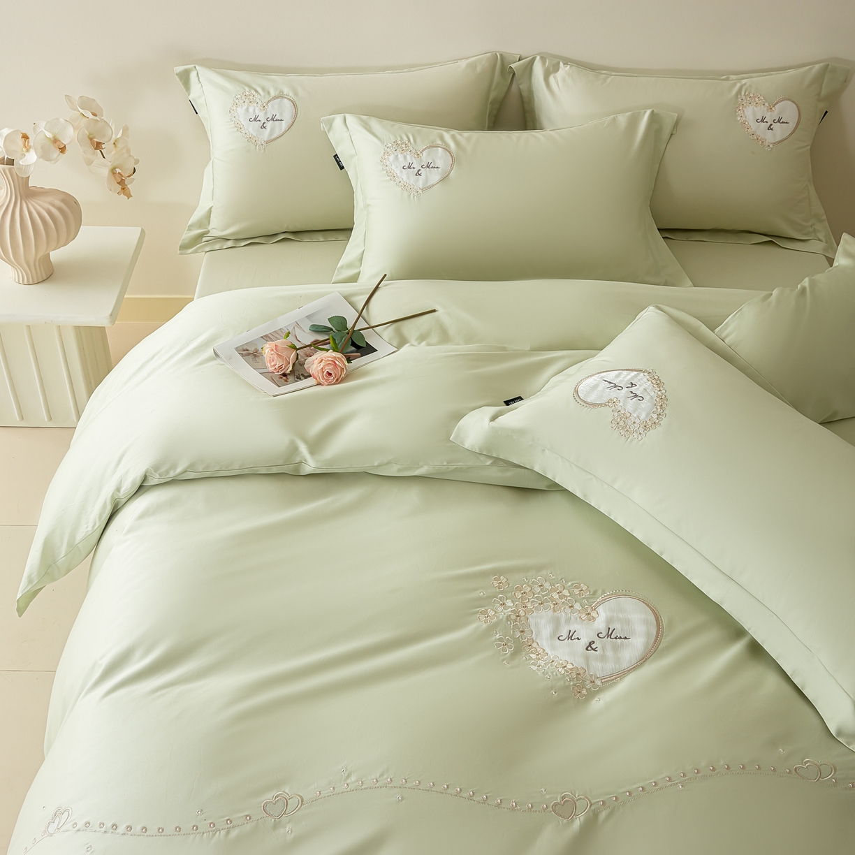 91家纺网 家纺一手货源 找家纺 洺兰家居 2025年新款新疆长绒棉100支刺绣款绣花四件套 小确幸 小确幸-绿