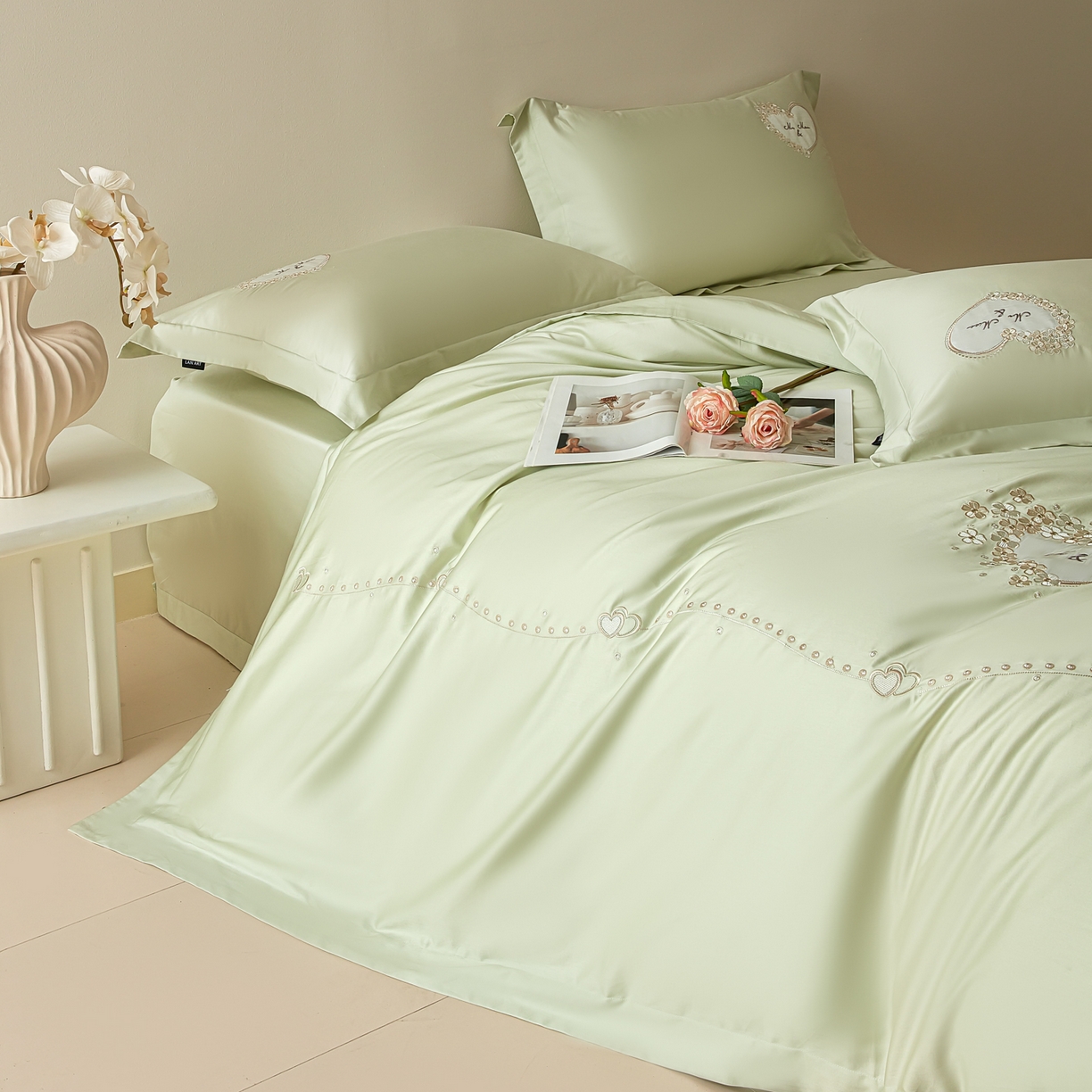 91家纺网 家纺一手货源 找家纺 洺兰家居 2025年新款新疆长绒棉100支刺绣款绣花四件套 小确幸 小确幸-绿