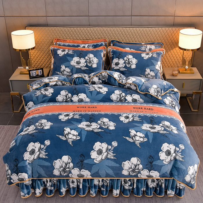 91家纺网 家纺一手货源 找家纺 韩秀2025新款金貂牛奶法莱绒床裙款四件套加厚保暖8.5斤金雕绒 浪漫花语