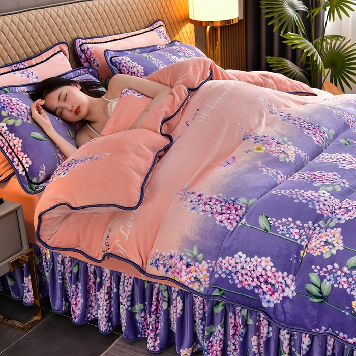 91家纺网 家纺一手货源 找家纺 韩秀2025新款金貂牛奶法莱绒床裙款四件套加厚保暖8.5斤金雕绒 薰衣草