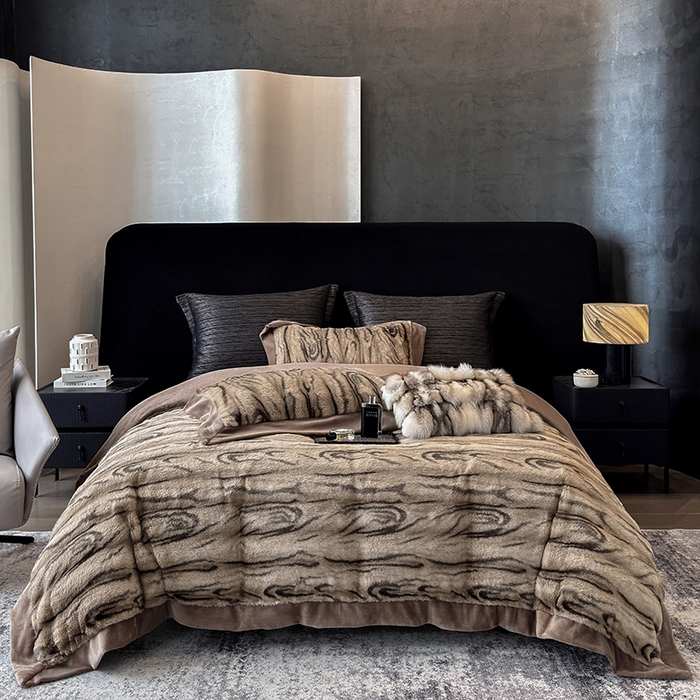 91家纺网 家纺一手货源 找家纺 若未家居 LOVEWE HOUSE 2025新款树纹年轮自然系丹麦貂A版350克B版240克全消光牛奶绒四件套-瓦伦（控价券后不低于358） 瓦伦 咖棕