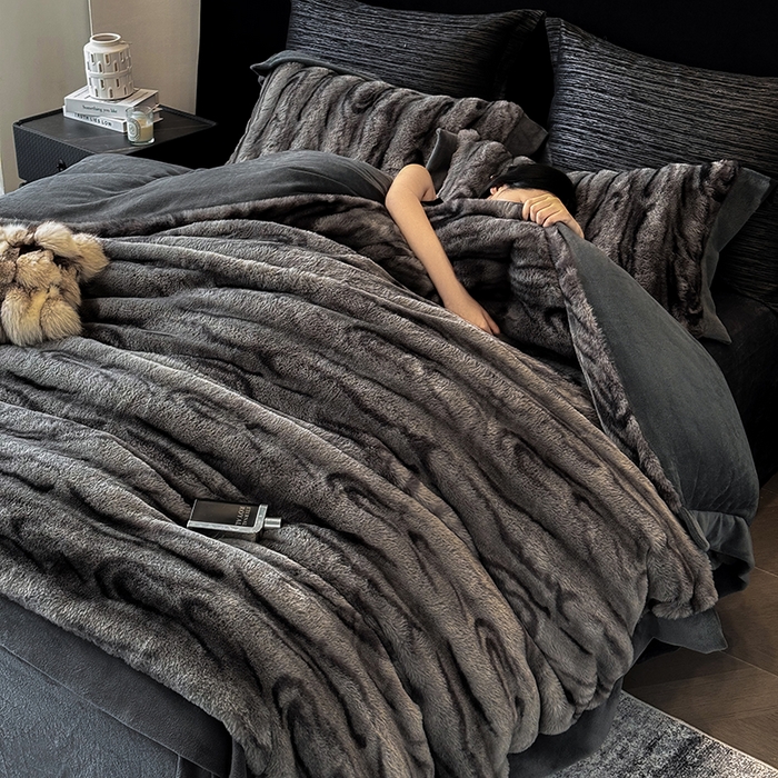 91家纺网 家纺一手货源 找家纺 （总）若未家居 LOVEWE HOUSE 2025新款树纹年轮自然系丹麦貂A版350克B版240克全消光牛奶绒四件套-瓦伦（控价券后不低于358）