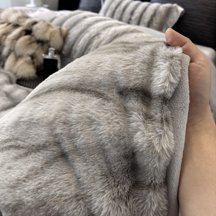 91家纺网 家纺一手货源 找家纺 若未家居 LOVEWE HOUSE 2025新款树纹年轮自然系丹麦貂A版350克B版240克全消光牛奶绒四件套-瓦伦（控价券后不低于358） 瓦伦 中灰