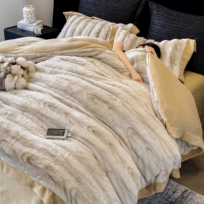 91家纺网 家纺一手货源 找家纺 若未家居 LOVEWE HOUSE 2025新款树纹年轮自然系丹麦貂A版350克B版240克全消光牛奶绒四件套-瓦伦（控价券后不低于358） 瓦伦 浅驼