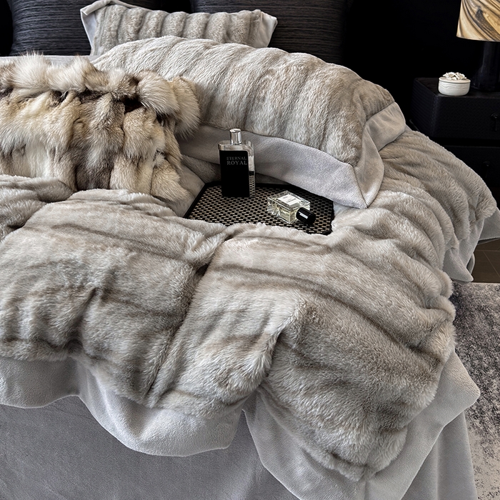 91家纺网 家纺一手货源 找家纺 若未家居 LOVEWE HOUSE 2025新款树纹年轮自然系丹麦貂A版350克B版240克全消光牛奶绒四件套-瓦伦（控价券后不低于358） 瓦伦 中灰