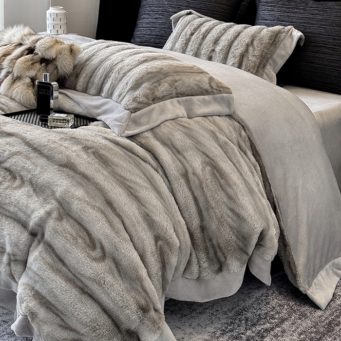 91家纺网 家纺一手货源 找家纺 若未家居 LOVEWE HOUSE 2025新款树纹年轮自然系丹麦貂A版350克B版240克全消光牛奶绒四件套-瓦伦（控价券后不低于358） 瓦伦 中灰