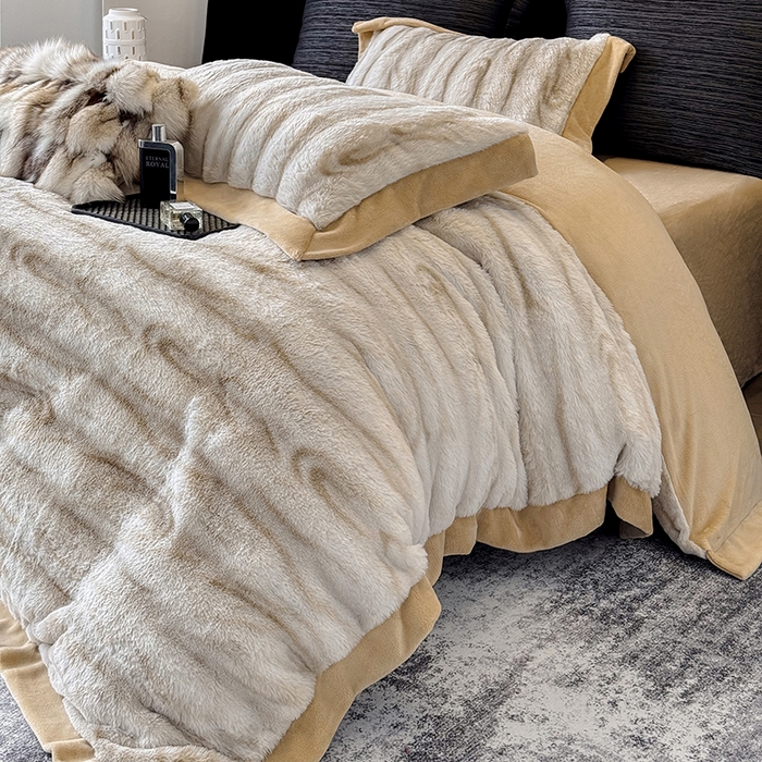 91家纺网 家纺一手货源 找家纺 若未家居 LOVEWE HOUSE 2025新款树纹年轮自然系丹麦貂A版350克B版240克全消光牛奶绒四件套-瓦伦（控价券后不低于358） 瓦伦 浅驼