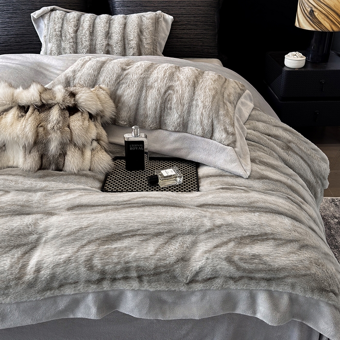 91家纺网 家纺一手货源 找家纺 若未家居 LOVEWE HOUSE 2025新款树纹年轮自然系丹麦貂A版350克B版240克全消光牛奶绒四件套-瓦伦（控价券后不低于358） 瓦伦 中灰