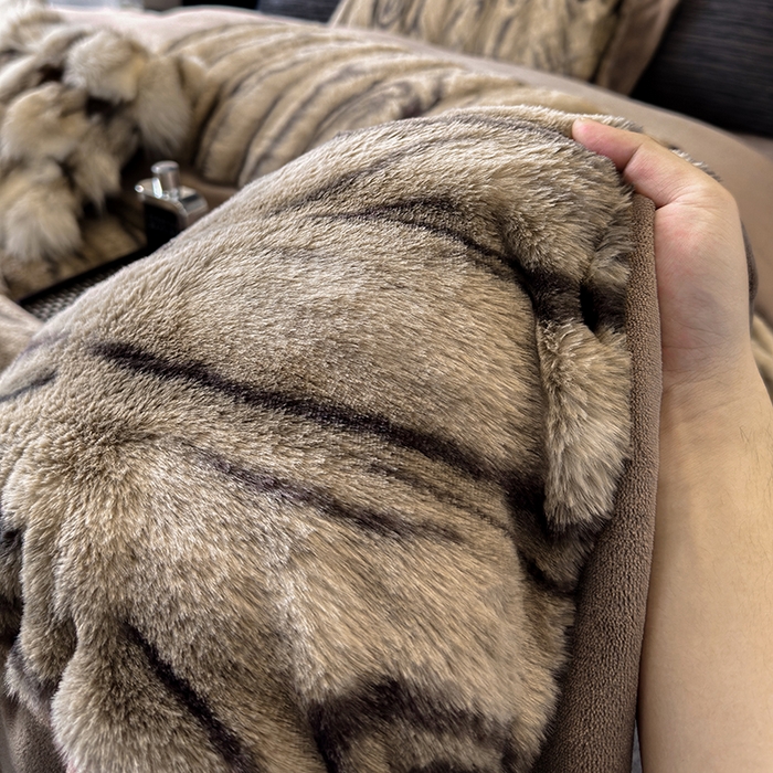 91家纺网 家纺一手货源 找家纺 若未家居 LOVEWE HOUSE 2025新款树纹年轮自然系丹麦貂A版350克B版240克全消光牛奶绒四件套-瓦伦（控价券后不低于358） 瓦伦 咖棕