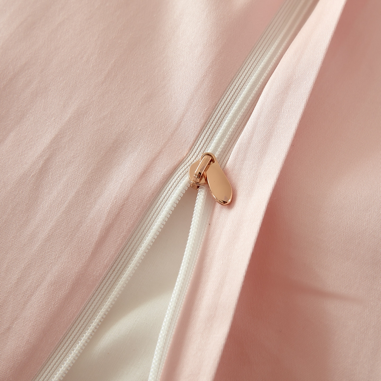 91家纺网 家纺一手货源 找家纺 洺兰家居 2025年新款新疆长绒棉100支刺绣款绣花四件套 戴琳 戴琳-粉