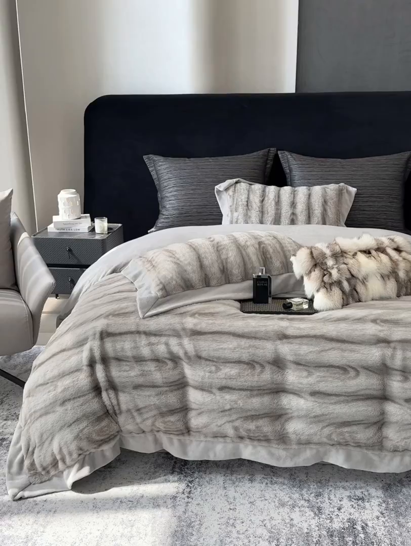91家纺网 家纺一手货源 找家纺 若未家居 LOVEWE HOUSE 2025新款树纹年轮自然系丹麦貂A版350克B版240克全消光牛奶绒四件套-瓦伦（控价券后不低于358） 瓦伦 中灰
