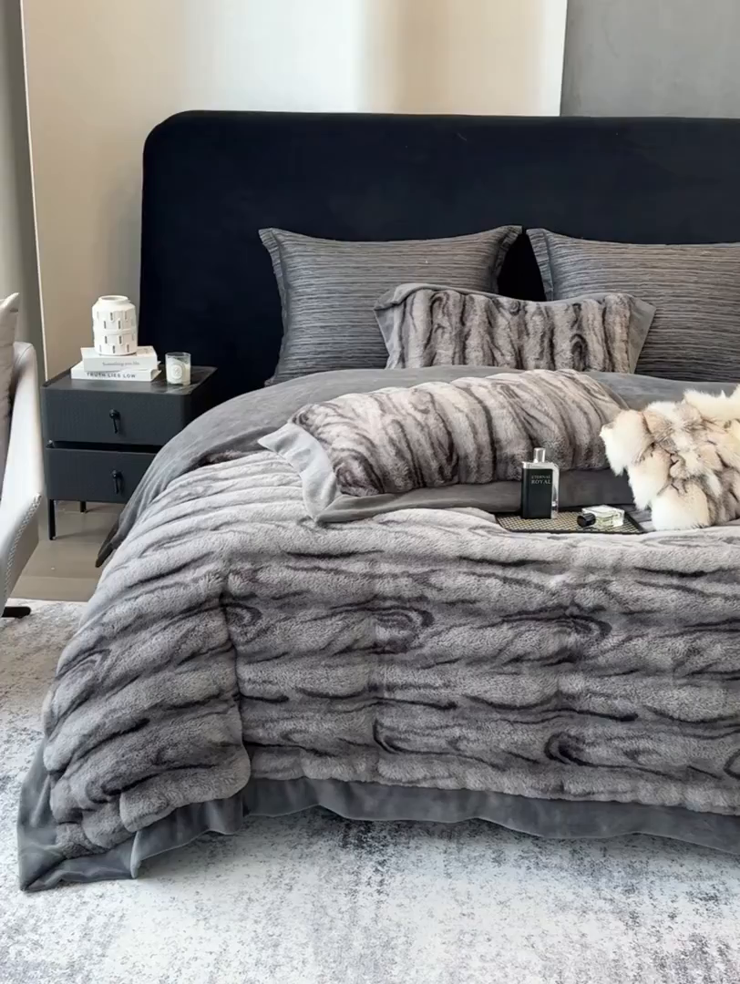 91家纺网 家纺一手货源 找家纺 （总）若未家居 LOVEWE HOUSE 2025新款树纹年轮自然系丹麦貂A版350克B版240克全消光牛奶绒四件套-瓦伦（控价券后不低于358）