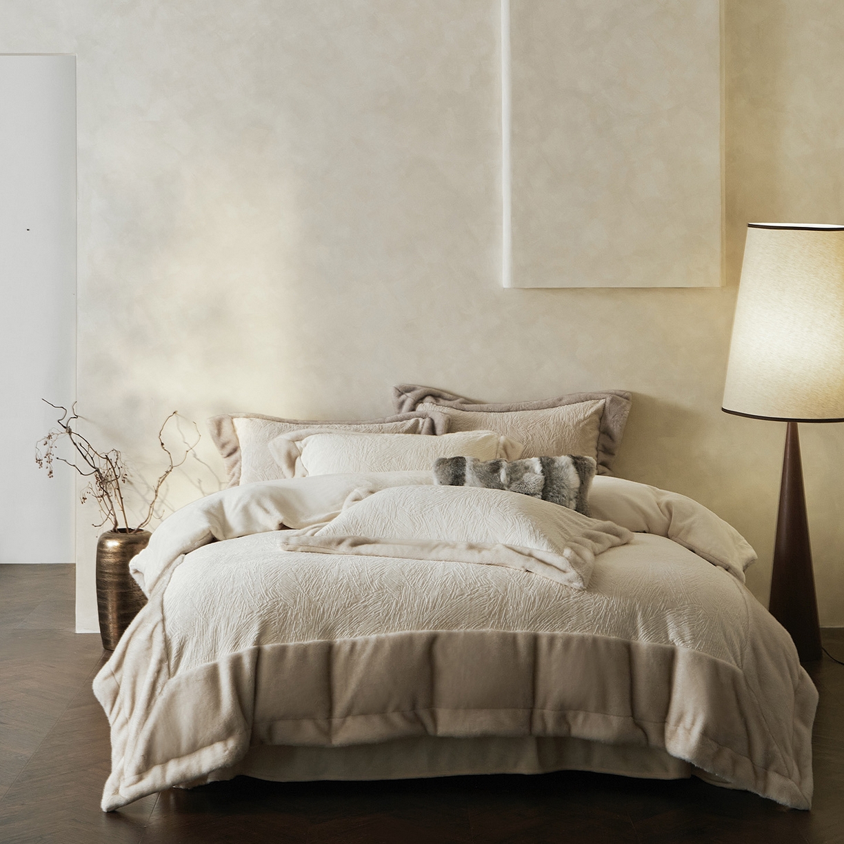 佳汐蓝家纺 2025新款雕花牛奶绒水貂毛拼边四件套-丹尔曼（卷后不低于398起） 丹尔曼-米香槟