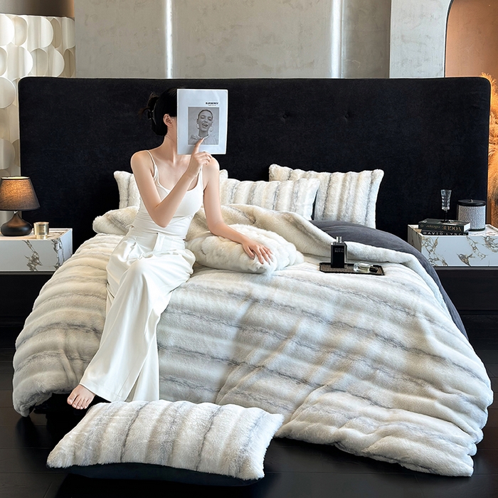 91家纺网 家纺一手货源 找家纺 （总）若未家居 LOVEWE HOUSE 2025新款丹麦貂A版350克B版220克全消光牛奶绒简约高级感皮草绒四件套-龙猫（控价券后不低于298）