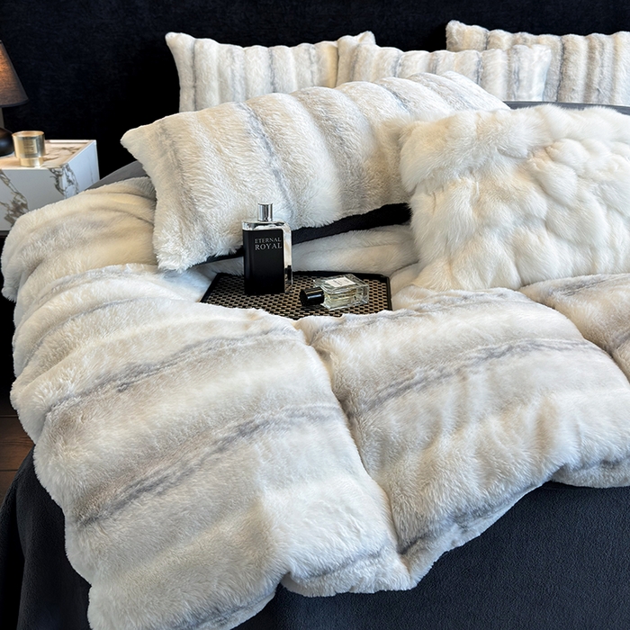 91家纺网 家纺一手货源 找家纺 （总）若未家居 LOVEWE HOUSE 2025新款丹麦貂A版350克B版220克全消光牛奶绒简约高级感皮草绒四件套-龙猫（控价券后不低于298）