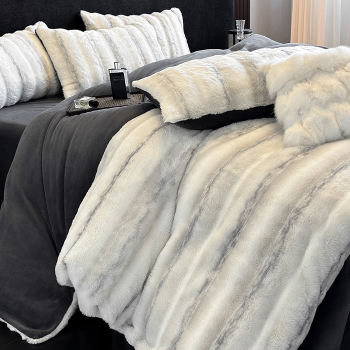91家纺网 家纺一手货源 找家纺 若未家居 LOVEWE HOUSE 2025新款丹麦貂A版350克B版220克全消光牛奶绒简约高级感皮草绒四件套-龙猫（控价券后不低于298） 龙猫-奶白