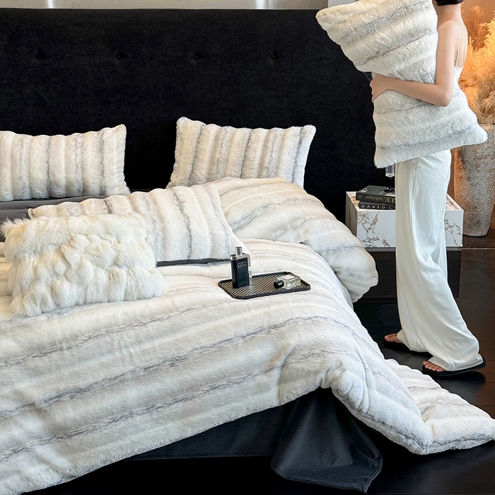 91家纺网 家纺一手货源 找家纺 若未家居 LOVEWE HOUSE 2025新款丹麦貂A版350克B版220克全消光牛奶绒简约高级感皮草绒四件套-龙猫（控价券后不低于298） 龙猫-奶白