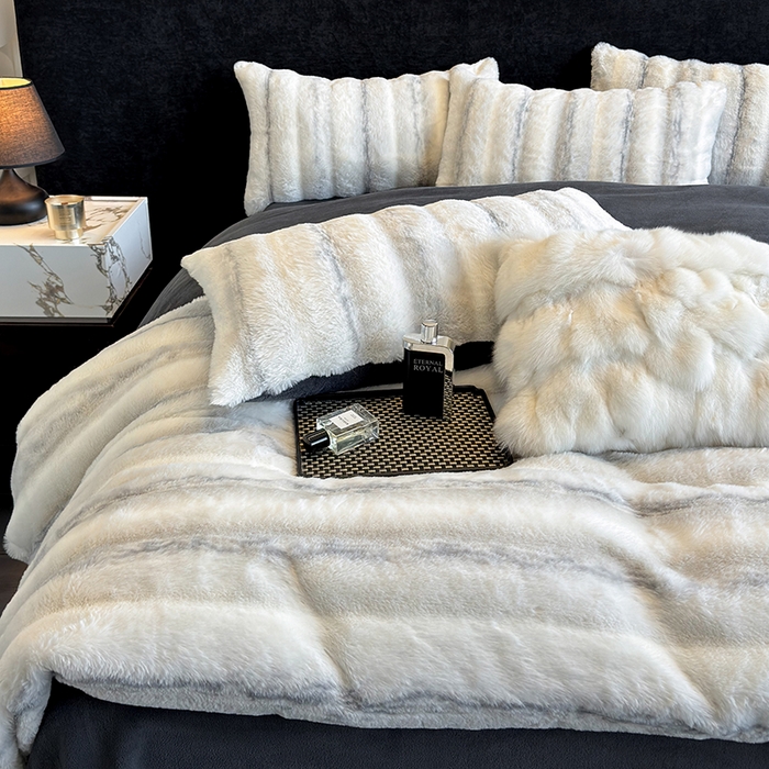 91家纺网 家纺一手货源 找家纺 若未家居 LOVEWE HOUSE 2025新款丹麦貂A版350克B版220克全消光牛奶绒简约高级感皮草绒四件套-龙猫（控价券后不低于298） 龙猫-奶白