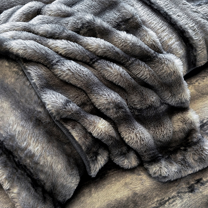 91家纺网 家纺一手货源 找家纺 若未家居 LOVEWE HOUSE 2025新款丹麦貂A版350克B版220克全消光牛奶绒简约高级感皮草绒四件套-龙猫（控价券后不低于298） 龙猫-午夜蓝