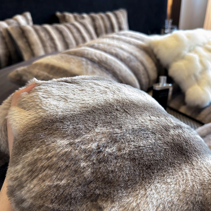 91家纺网 家纺一手货源 找家纺 若未家居 LOVEWE HOUSE 2025新款丹麦貂A版350克B版220克全消光牛奶绒简约高级感皮草绒四件套-龙猫（控价券后不低于298） 龙猫-渐灰