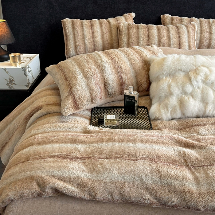 91家纺网 家纺一手货源 找家纺 若未家居 LOVEWE HOUSE 2025新款丹麦貂A版350克B版220克全消光牛奶绒简约高级感皮草绒四件套-龙猫（控价券后不低于298） 龙猫-驼色