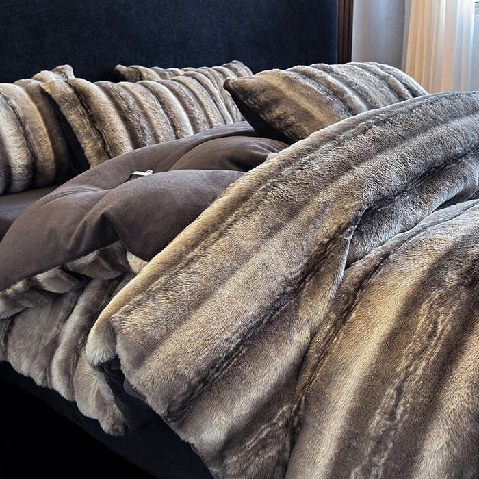 91家纺网 家纺一手货源 找家纺 若未家居 LOVEWE HOUSE 2025新款丹麦貂A版350克B版220克全消光牛奶绒简约高级感皮草绒四件套-龙猫（控价券后不低于298） 龙猫-渐灰