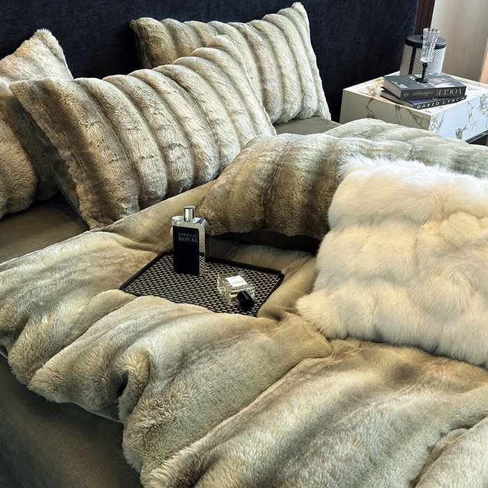 91家纺网 家纺一手货源 找家纺 若未家居 LOVEWE HOUSE 2025新款丹麦貂A版350克B版220克全消光牛奶绒简约高级感皮草绒四件套-龙猫（控价券后不低于298） 龙猫-松绿