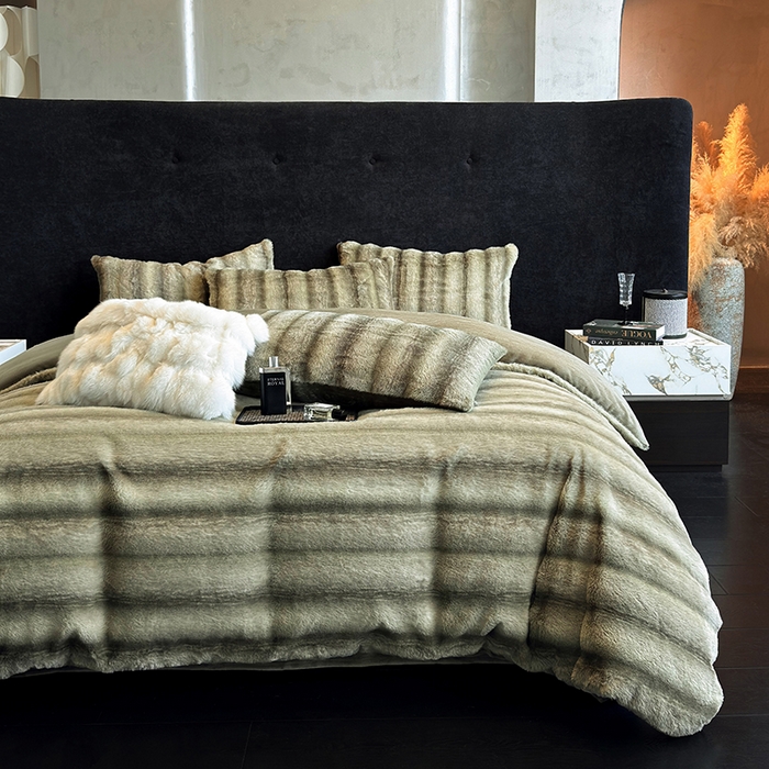 91家纺网 家纺一手货源 找家纺 若未家居 LOVEWE HOUSE 2025新款丹麦貂A版350克B版220克全消光牛奶绒简约高级感皮草绒四件套-龙猫（控价券后不低于298） 龙猫-松绿