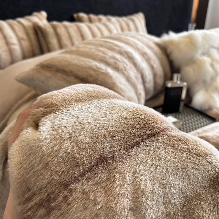 91家纺网 家纺一手货源 找家纺 若未家居 LOVEWE HOUSE 2025新款丹麦貂A版350克B版220克全消光牛奶绒简约高级感皮草绒四件套-龙猫（控价券后不低于298） 龙猫-驼色
