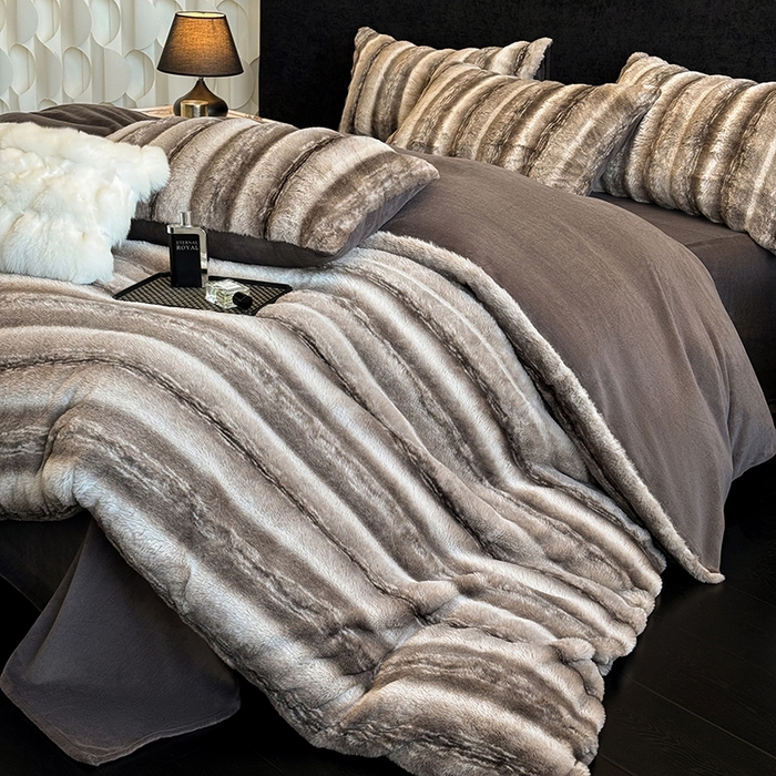 91家纺网 家纺一手货源 找家纺 若未家居 LOVEWE HOUSE 2025新款丹麦貂A版350克B版220克全消光牛奶绒简约高级感皮草绒四件套-龙猫（控价券后不低于298） 龙猫-渐灰