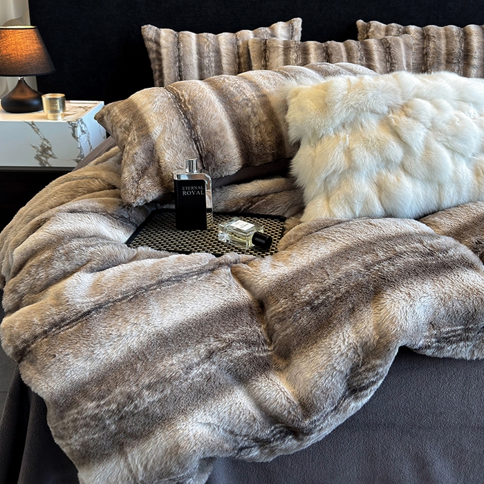 91家纺网 家纺一手货源 找家纺 若未家居 LOVEWE HOUSE 2025新款丹麦貂A版350克B版220克全消光牛奶绒简约高级感皮草绒四件套-龙猫（控价券后不低于298） 龙猫-渐灰